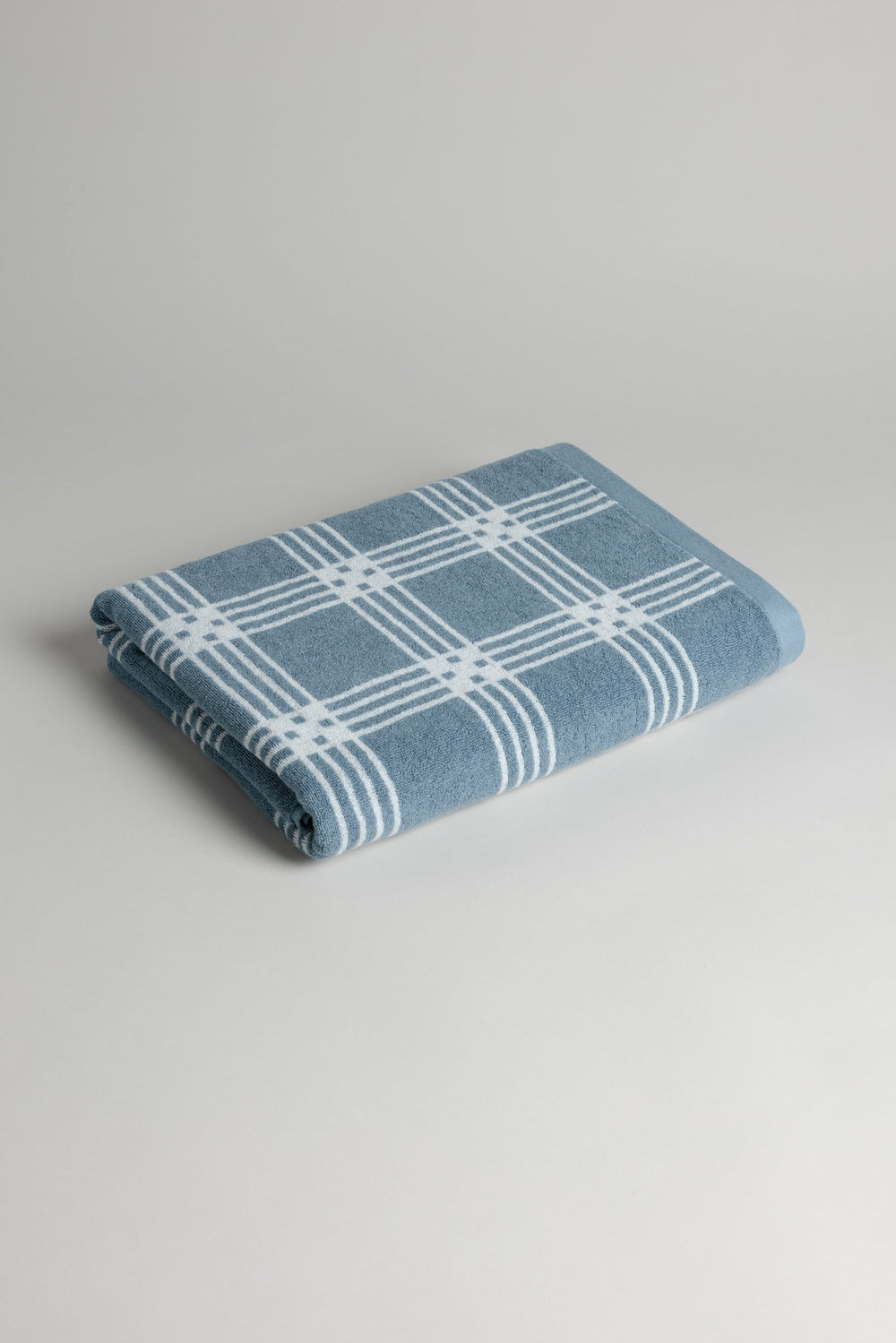 Baina Frisa pool towel in Celeste and Chalk, soft and absorbent bath towel with striped design, perfect for swimming and beach use.